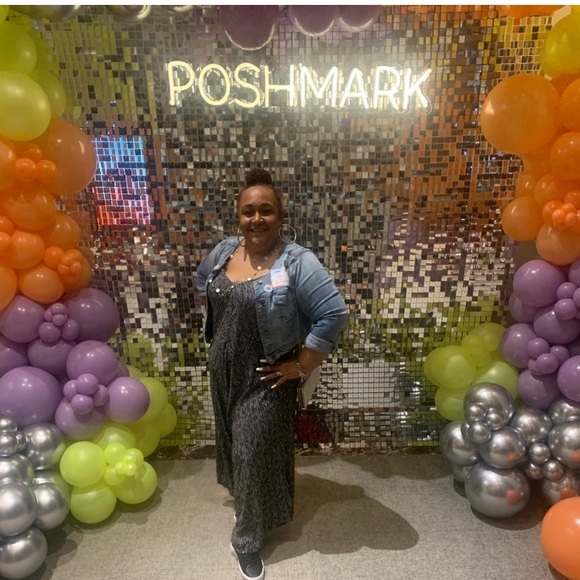 🗽@dlish718 Live from NYC 🏙️🗽 Sharing YOURS & Mine! Join me, Like, Share 🫶🏽 - Picture 14 of 17